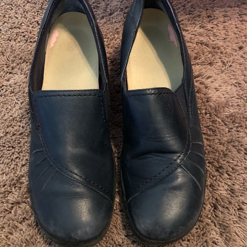 Clarks navy blue nursing shoes